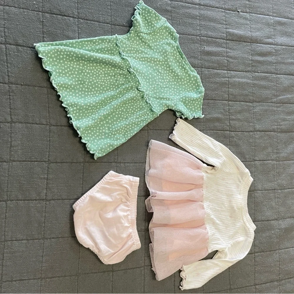 Set of dresses 1 is NB 1 is 3months EUC​​​​​​​ - Picture 6 of 6